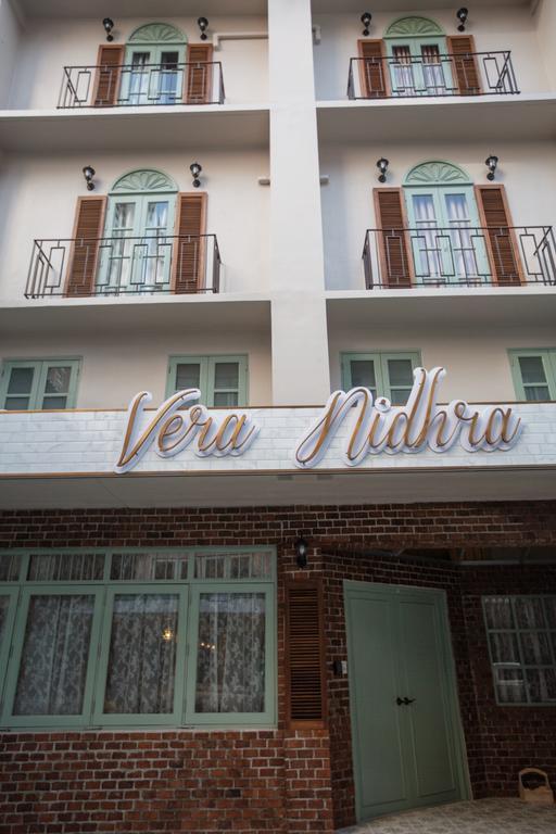 Vera Nidhra - Self Check-In After 6Pm Бангкок Экстерьер фото